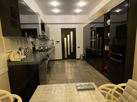 3 otaqlı mənzil, 147 m², Nizami: 450 000 ₼ 5