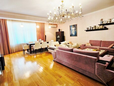 4 otaqlı mənzil, 196 m², 28 May: 530 000 ₼ 2