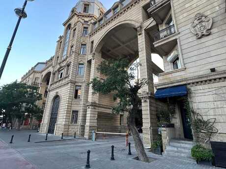 Elan №6417034 - Bakı, Sahil m., 3 otaqlı, 100 m², 2/4 mərtəbə
