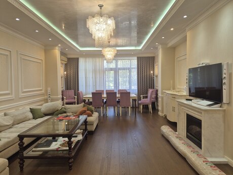 4 otaqlı mənzil, 242 m², Elmlər Akademiyası: 710 000 ₼ 2