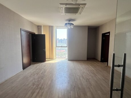 20-room apartment for rent, 1 200 m², Keşlə: 3 900 ₼/mo 3