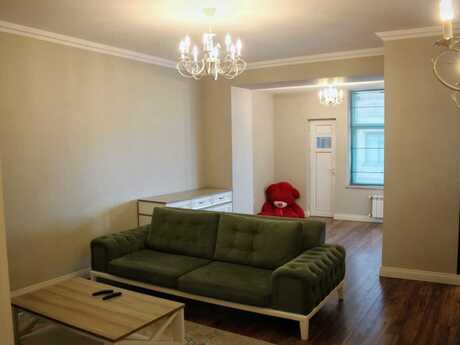 2-room old-build apartment for rent in Bayıl, 75 m², 1 100 AZN/mo, photo 2 / 12