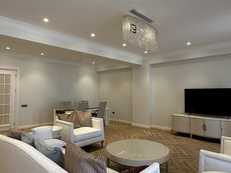 4 otaqlı mənzil, 242 m², 28 May: 850 000 ₼ 2