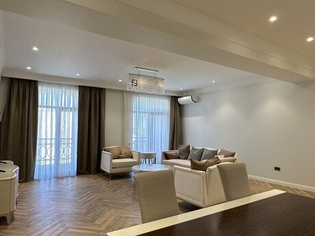Elan №6418005 - Bakı, 28 May m., 4 otaqlı, 242 m², 14/17 mərtəbə