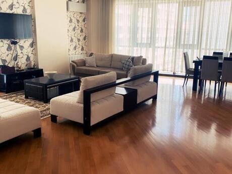 Kirayə 3 otaqlı mənzil, 191 m², Şah İsmayıl Xətai: 1 900 ₼/ay 2