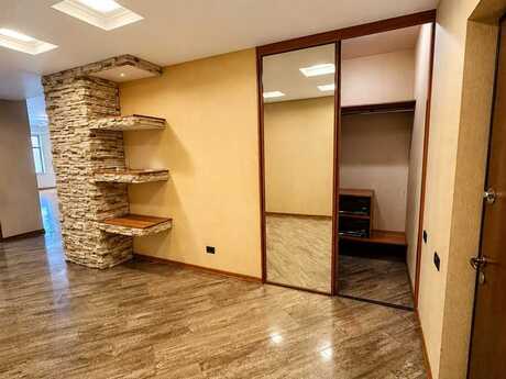 4 otaqlı mənzil, 230 m², 28 May: 600 000 ₼ 2