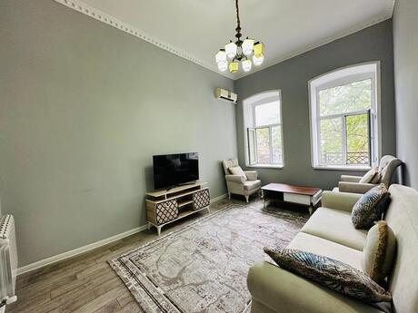 Elan №6418278 - Bakı, Nizami m., 4 otaqlı, 125 m², 2/5 mərtəbə