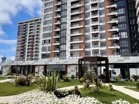3 rooms · 97,5 m² · floor 10/17, Lake City