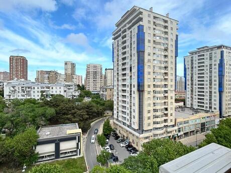 Elan №6418397 - Bakı, 28 May m., 3 otaqlı, 130 m², 9/12 mərtəbə