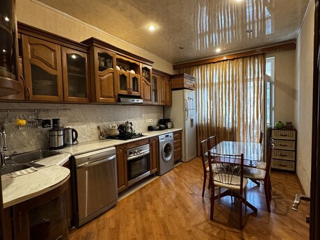 Kirayə 3 otaqlı mənzil, 150 m², İnşaatçılar: 1 450 ₼/ay 2