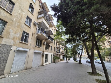 Elan №6363836 - Bakı, Nizami m., 3 otaqlı, 80 m², 2/5 mərtəbə