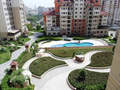 5 otaq · 300 m² · 5/8 mərtəbə, Nəsimi