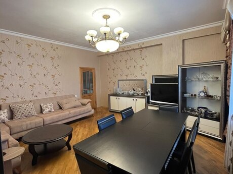 2 otaq · 101 m² · 8/13 mərtəbə, Badamdar