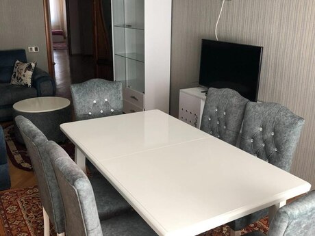 3-room apartment for rent, 154 m², Nəriman Nərimanov: 1 100 ₼/mo 3