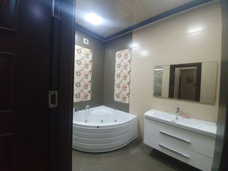 Kirayə 4 otaqlı mənzil, 165 m², Nizami: 1 699 ₼/ay 4