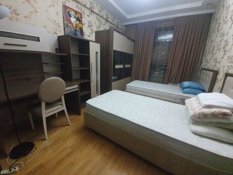Kirayə 4 otaqlı mənzil, 165 m², Nizami: 1 699 ₼/ay 3