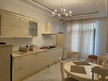 Kirayə 3 otaqlı mənzil, 137 m², Nizami: 2 200 ₼/ay 2