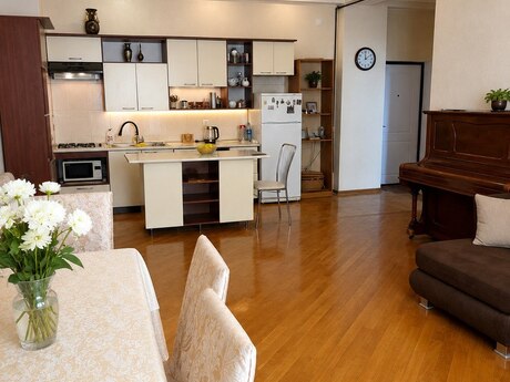 Kirayə 3 otaqlı mənzil, 110 m², İnşaatçılar: 700 ₼/ay 3