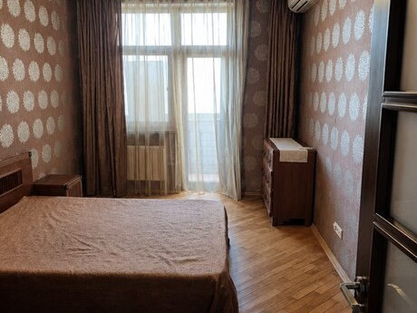 3 otaqlı mənzil, 95 m², 28 May: 285 000 ₼ 3