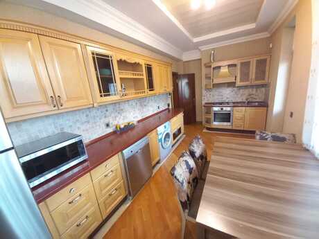 Kirayə 3 otaqlı mənzil, 130 m², Şah İsmayıl Xətai: 1 000 ₼/ay 2
