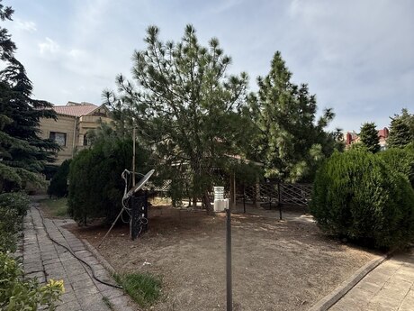 7 otaqlı həyət evi, 400 m², 20 Yanvar: 1 500 000 ₼ 4