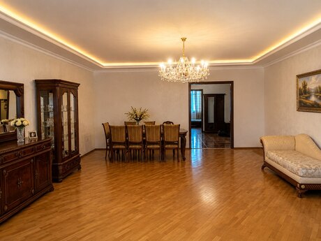 Kirayə 3 otaqlı mənzil, 140 m², Nizami: 1 200 ₼/ay 2