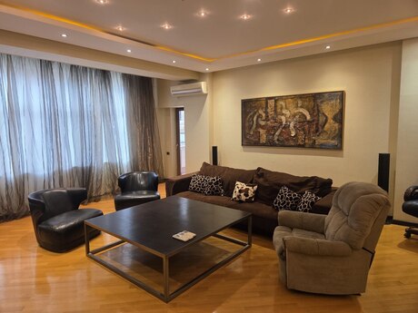 4-room apartment for rent, 210 m², 28 May: 2 000 ₼/mo 2