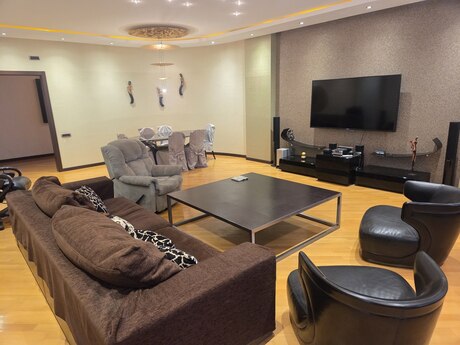 4-room apartment for rent, 210 m², 28 May: 2 000 ₼/mo 4