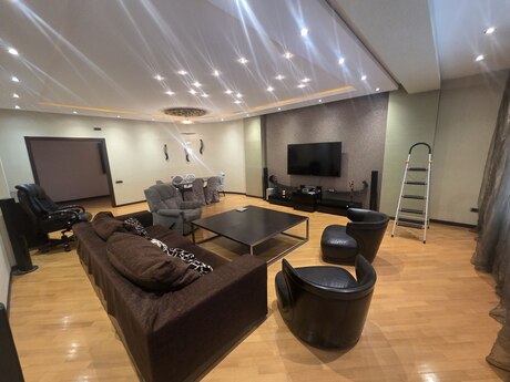 4-room apartment for rent, 210 m², 28 May: 2 000 ₼/mo 5