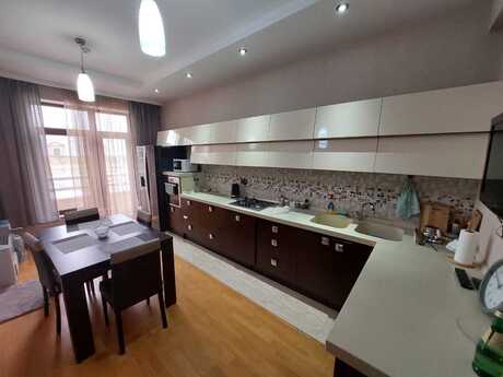 Kirayə 3 otaqlı mənzil, 130 m², 8 Noyabr: 1 300 ₼/ay 4