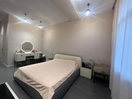 4 otaqlı mənzil, 202 m², 7 Points: 650 000 ₼ 3