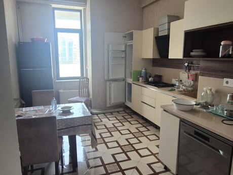 4 otaqlı mənzil, 220 m², Nizami: 810 000 ₼ 4