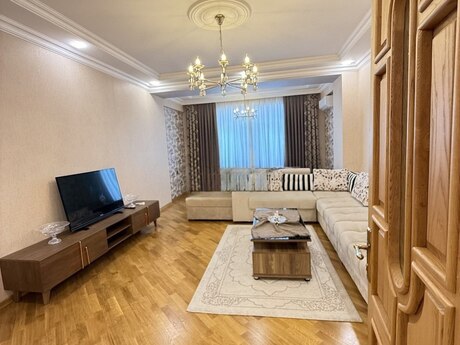 Elan №6421742 - Bakı, Səbail r., 3 otaqlı, 126 m², 2/18 mərtəbə