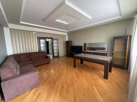 Kirayə 3 otaqlı mənzil, 130 m², İnşaatçılar: 900 ₼/ay 2