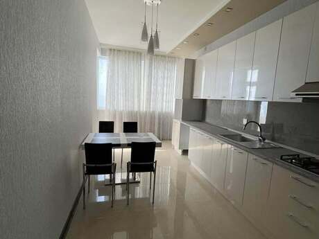 Kirayə 3 otaqlı mənzil, 130 m², İnşaatçılar: 900 ₼/ay 5