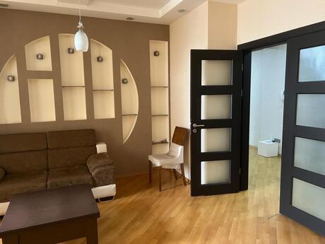 Аренда: 3-комнатная квартира, 135 м², Azadlıq Prospekti: 1 000 ₼/мес 3