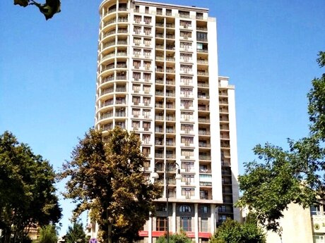 4 otaq · 181 m² · 13/19 mərtəbə, 28 May