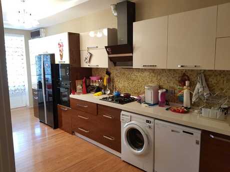 4 otaqlı mənzil, 181 m², Elmlər Akademiyası: 410 000 ₼ 2