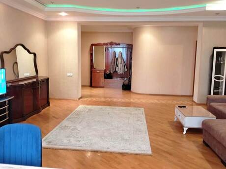 Kirayə 3 otaqlı mənzil, 140 m², 28 May: 1 250 ₼/ay 3