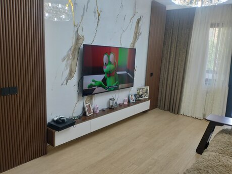 4 otaq · 100 m² · 4/9 mərtəbə, İnşaatçılar