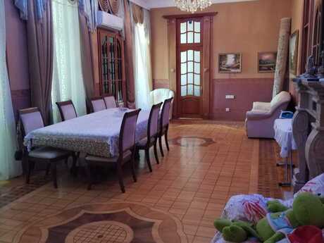 Elan №6422826 - Bakı, Nizami m., 5 otaqlı, 200 m², 3/3 mərtəbə