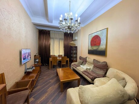 Elan №6422943 - Bakı, Sahil m., 2 otaqlı, 90 m², 4/5 mərtəbə