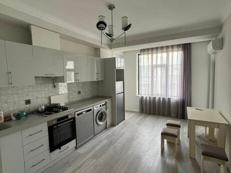 4-room apartment for rent, 130 m², 28 May: 1 400 ₼/mo 5