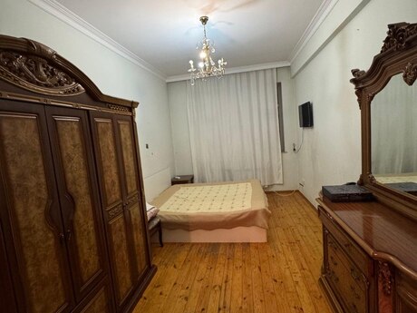 Объявление №6423355 - Баку, м. Иншаатчылар, 3-комн., 130 м², 8/10 этаж