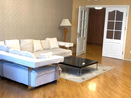 Kirayə 3 otaqlı mənzil, 150 m², Nizami: 1 200 ₼/ay 2