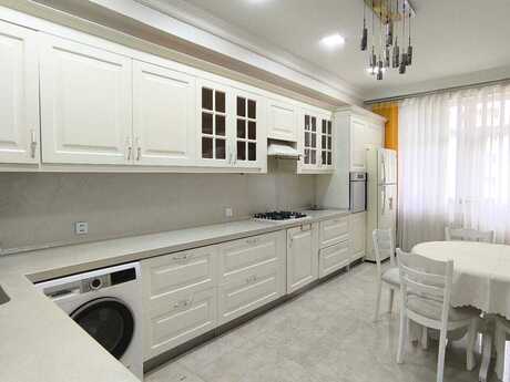 4-room apartment for rent, 130 m², Şah İsmayıl Xətai: 1 500 ₼/mo 2