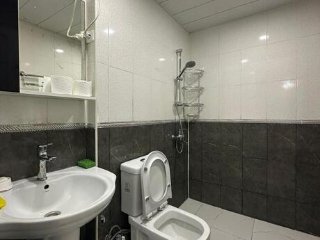 2-room apartment for rent, 69 m², Sahil: 49 ₼/mo 4
