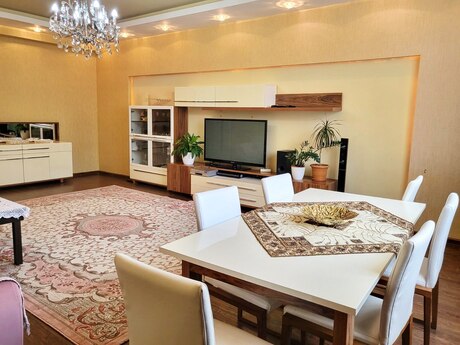 Kirayə 4 otaqlı mənzil, 178 m², Nizami: 1 650 ₼/ay 5