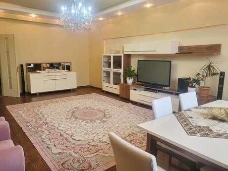 Kirayə 4 otaqlı mənzil, 178 m², Nizami: 1 650 ₼/ay 3