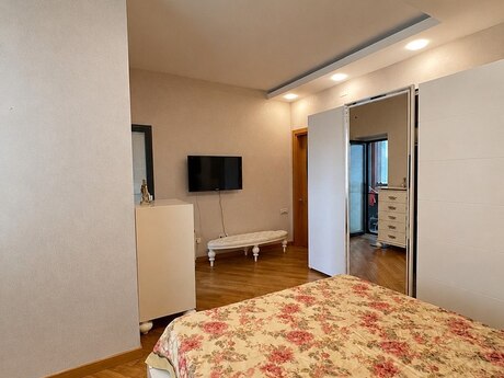 3-комнатная квартира, 176 м², 8 Noyabr: 399 000 ₼ 5